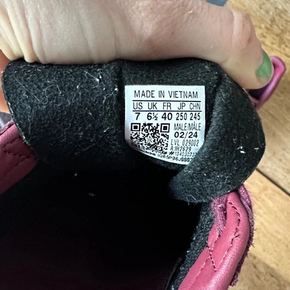 Adidas Gazelle Men's 7 Burgundy and Yellow Portland Timbers Sneakers - Picture 9 of 9